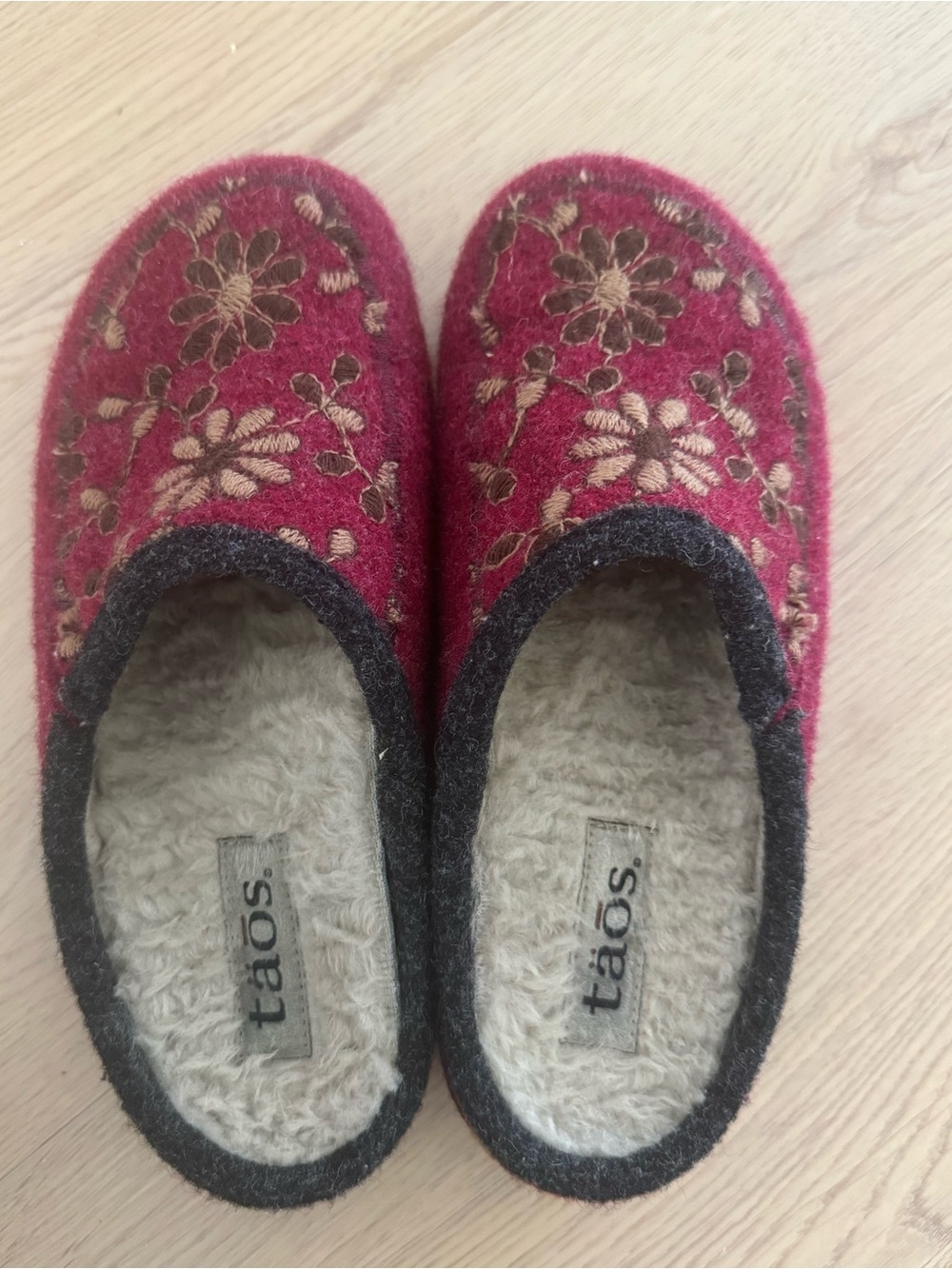 Taos Woolderness Red Embroidered Wool Slippers Clogs EU 39 / 9 Made Spain - Picture 4 of 6